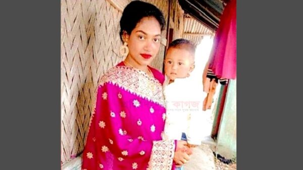 চট্টগ্রামে রোশনি সায়মা (২২) নামের এক গৃহবধূর গলাকাটা লাশ উদ্ধার হয়েছে