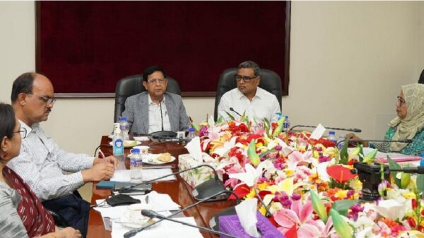 বস্ত্র ও পাটমন্ত্রী গোলাম দস্তগীর গাজী বলেন, ‘পণ্যে পাটজাত মোড়কের বাধ্যতামূলক ব্যাবহার আইন