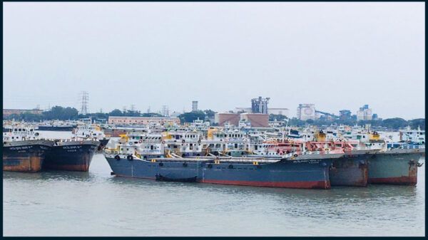 মোখা থেকে সুরক্ষায় কর্ণফুলীতে ৪০০ ছোট জাহাজ