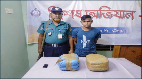 বাকলিয়ায় গাঁজাসহ যুবক আটক