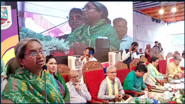 বাংলাদেশ অপ্রতিরুদ্ধ গতিতে এগিয়ে চলেছে