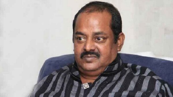 হিন্দি সিনেমা আগেই ছেলে-মেয়েদের নষ্ট করেছে, তারা জামাকাপড় পরে না