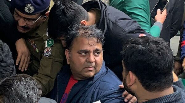 এবার ইমরান খানের দলের আরেক শীর্ষ নেতা গ্রেপ্তার