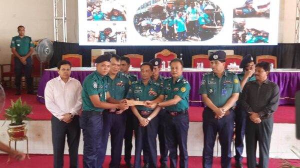 পুলিশের কষ্টগুলোও গণমাধ্যমে তুলে ধরার আহ্বান ডিএমপি কমিশনারের