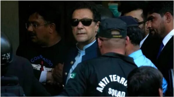 পাকিস্তানজুড়ে বিক্ষোভের ডাক দিলেন ইমরান