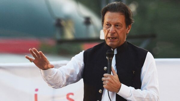 সুপ্রিম কোর্টকে বাঁচাতে বিক্ষোভের ডাক ইমরানের