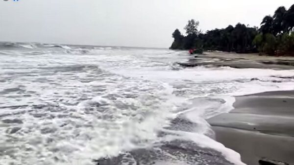সেন্টমার্টিনে বেড়েছে পানির উচ্চতা, চলছে মুষলধারে বৃষ্টি
