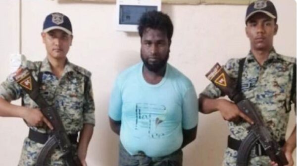 আরসার শীর্ষ কমান্ডার অস্ত্রসহ আটক