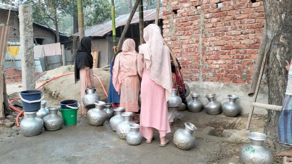 বাঁশখালীতে পানীয়জলের তীব্র সংকটে হাহাকার