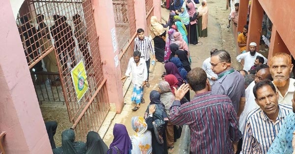 কক্সবাজারে দুই ভোটকেন্দ্রে হাতাহাতি