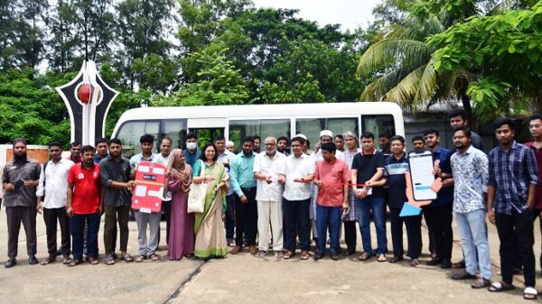 ÔSecure portable vehicle tracking system for NSTU familyÕ