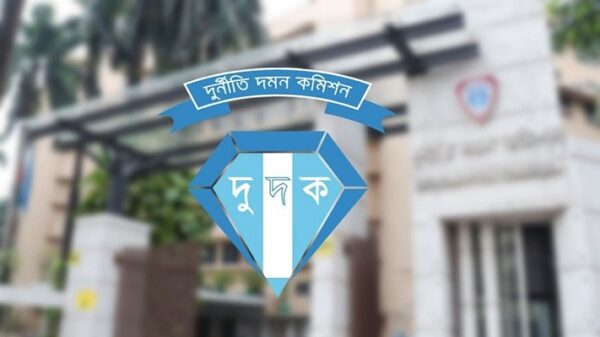 ঘুস নেওয়ার অভিযোগে দুদকের দুই কর্মকর্তা বরখাস্ত