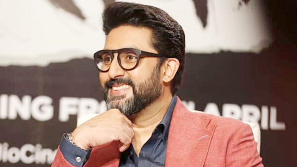 অভিনয়ের কারণে দর্শকের চড় খেয়েছিলেন অভিষেক