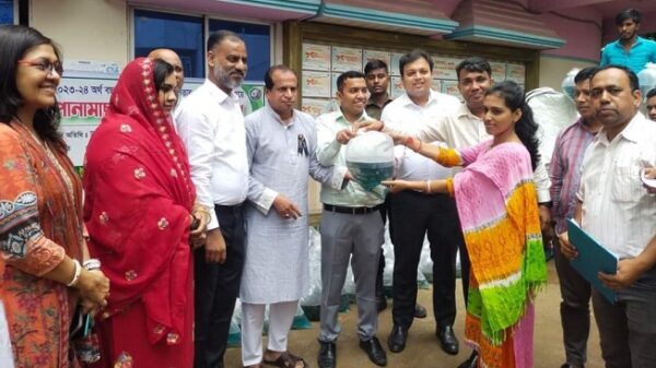 কর্ণফুলীতে ৪০ প্রতিষ্ঠানের জলাশয়ে পোনামাছ অবমুক্ত