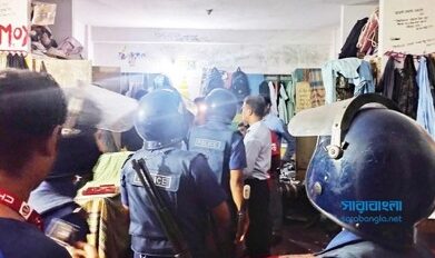 চবিতে ছাত্রলীগের সংঘর্ষের পর হলে তল্লাশি