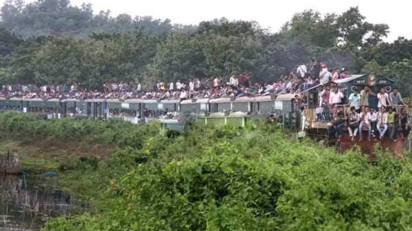 ভোগান্তির আরেক নাম চবির শাটল ট্রেন