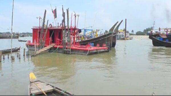 কক্সবাজারে ট্রলারে গ্যাস সিলিন্ডার বিস্ফোরণ, ১২ জেলে অগ্নিদগ্ধ