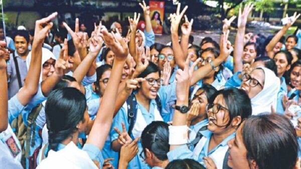 এইচএসসির ফল রোববার, অপেক্ষায় সাড়ে ১৩ লাখ পরীক্ষার্থী