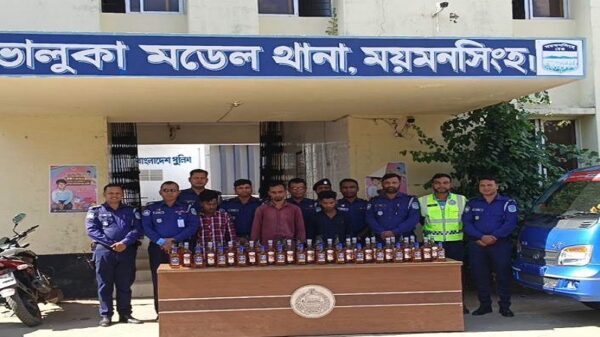 ভালুকায় বিদেশি মদসহ আটক-৩