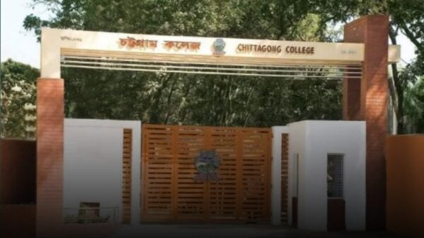চট্টগ্রাম কলেজের বন্ধ হোস্টেলে ছাত্রলীগের আড্ডাবাজি, অভিযান