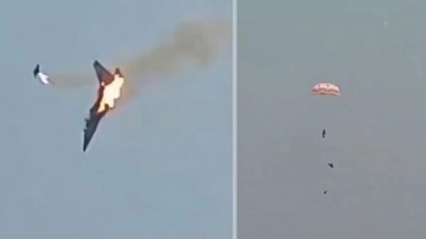 বিধ্বস্ত প্রশিক্ষণ বিমানের এক পাইলট নিহত