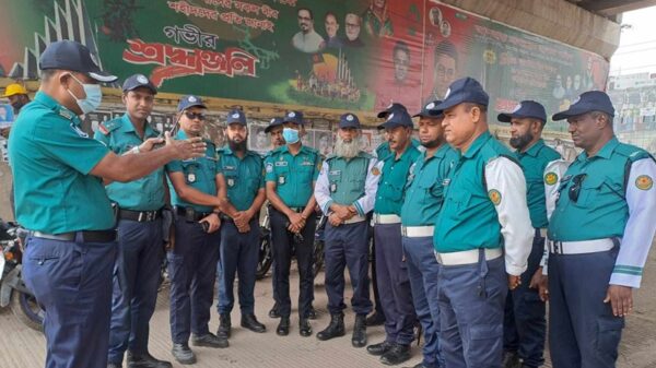ডেমরায় সড়কে শৃঙ্খলা ফেরাতে টিআই মৃদুল র,যুগান্তকারী পদক্ষেপ গ্রহণ