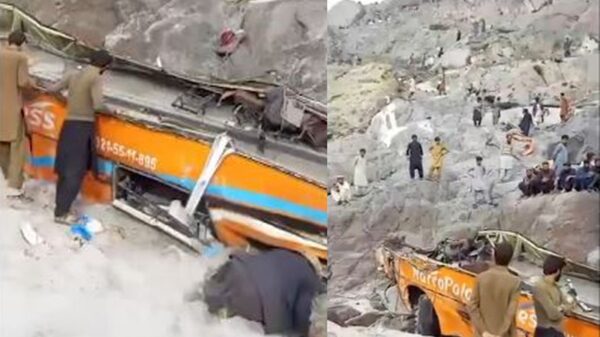 পাকিস্তানে বাস খাদে পড়ে নিহত ২০