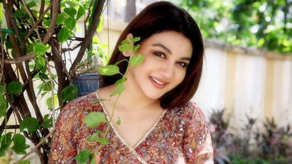 শ্যামাকাব্য’র প্রশংসায় পঞ্চমুখ জয়া