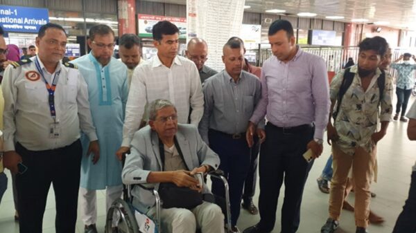 ওমরাহ শেষে দেশে ফিরেছেন মির্জা ফখরুল