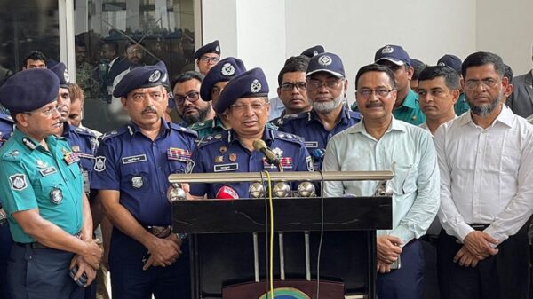 ঝুঁকি নিয়ে ঈদে বাড়ি যাবেন না, পরামর্শ আইজিপির