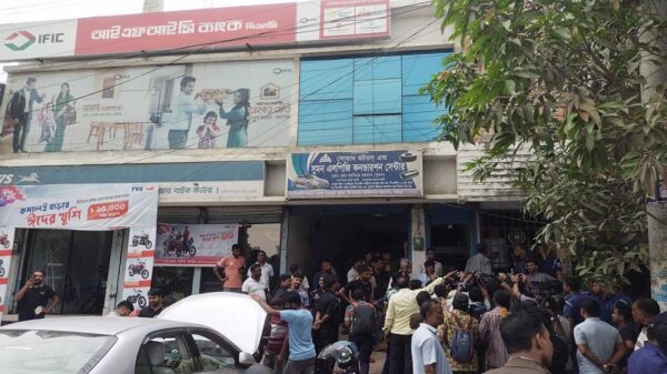 বগুড়ায় ব্যাংকের সিন্দুক কেটে ২৯ লাখ টাকা লুট