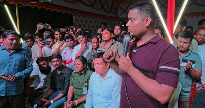 সরকারের ‘প্যারাসিটামল থেরাপি’ নিয়ে সরব হাসনাত
