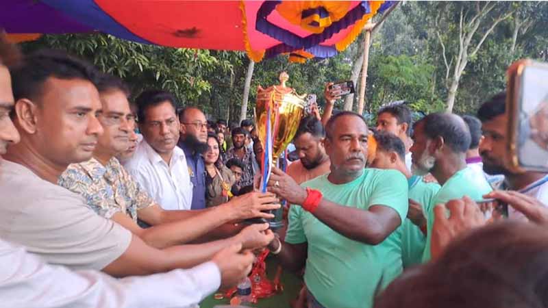 বালিয়াকান্দির শালকিতে জমজমাট ঐতিহ্যবাহী লাঠি খেলা অনুষ্ঠিত