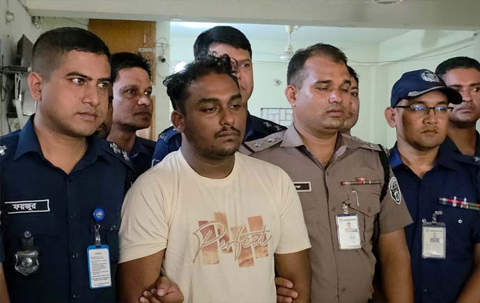 জামালপুরে গৃহবধূ হত্যার রহস্য উদঘাটন অভিযুক্ত কাউসার আহমেদ খান গ্রেপ্তার 