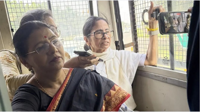 দিল্লিতে মমতা বন্দ্যোপাধ্যায় আটক