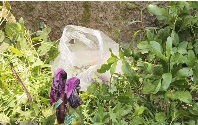 থানার গেট থেকে বোমা তৈরির সরঞ্জাম উদ্ধার