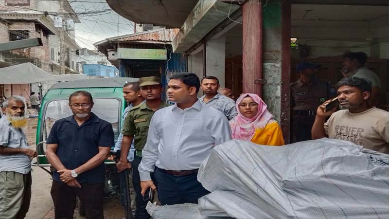 দোহারে প্রশাসনের অভিযানে অবৈধ জাল জব্দ ও আগুনে পুড়িয়ে ধ্বংস