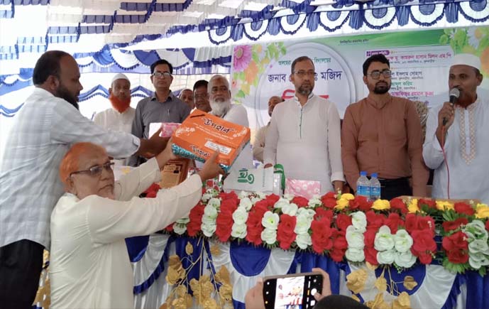 ফুলবাড়ীয়ার আলহেরা একাডেমির প্রধান শিক্ষক আব্দুল মজিদের বিদায় সংবর্ধনা  