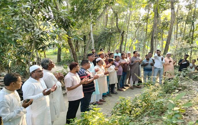 পাটোয়ার নিবাসী অটোচালক মরহুম মেহেদীর কবর জিয়ারত করলেন সাবেক সংসদ সদস্য আলহাজ্ব আব্দুল গফুর ভূঁইয়া