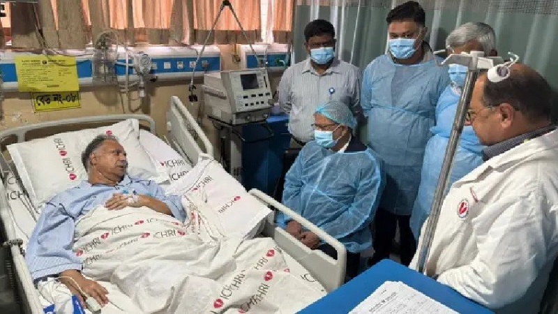 অসুস্থ টুকুকে হাসপাতালে দেখতে গেলেন রাষ্ট্রপতি 