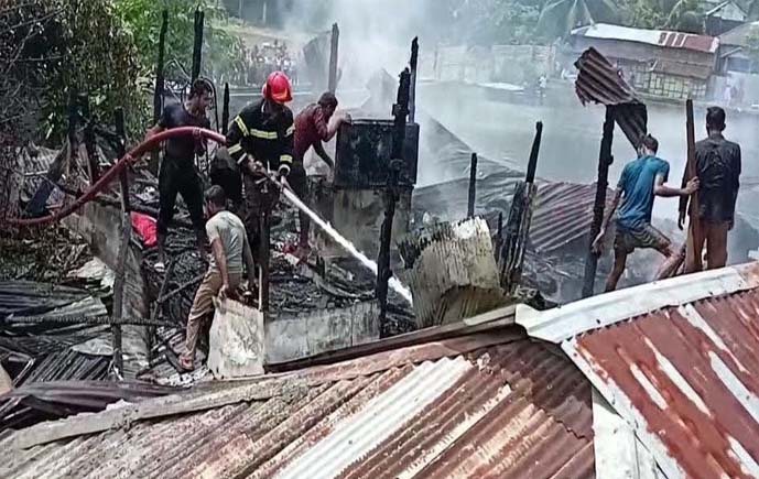 গলাচিপায় আগুনে বসত ঘর ভস্মিভূত