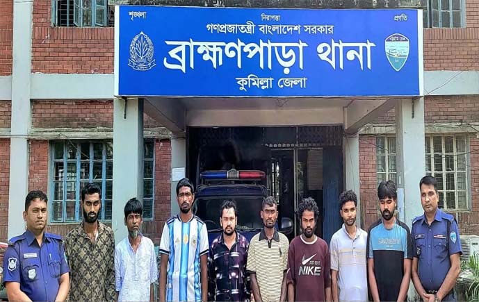 ​ব্রাহ্মণপাড়ায় বিজিবি ও পুলিশের পৃথক অভিযান, ৪  গাঁজাসহ গ্রেফতার ৯ 