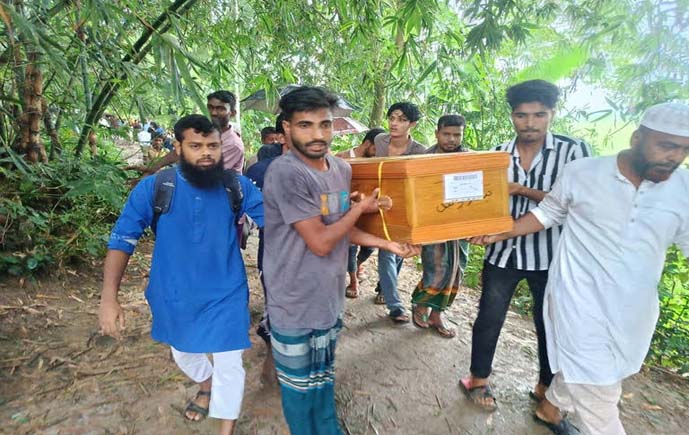 ৮ বছরের প্রবাস জীবন শেষে কফিনবন্দি হয়ে দেশে ফিরলেন জীবননগরের ইরাক প্রবাসী রেজাউলের মরদেহ
