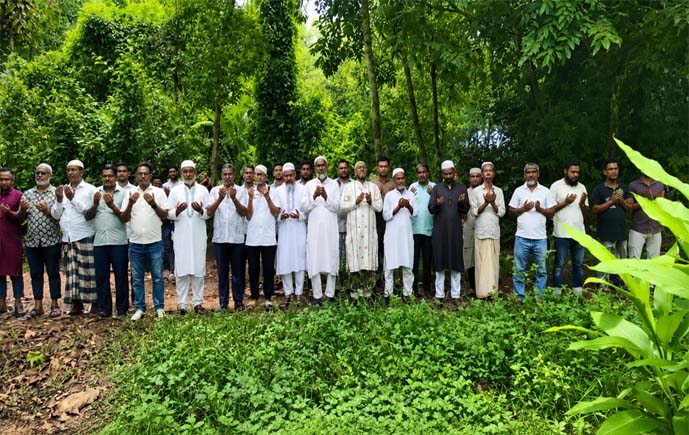 ফুলগাজীর মুন্সীরহাটে প্রয়াত বিএনপি নেতাদের কবর জিয়ারত 