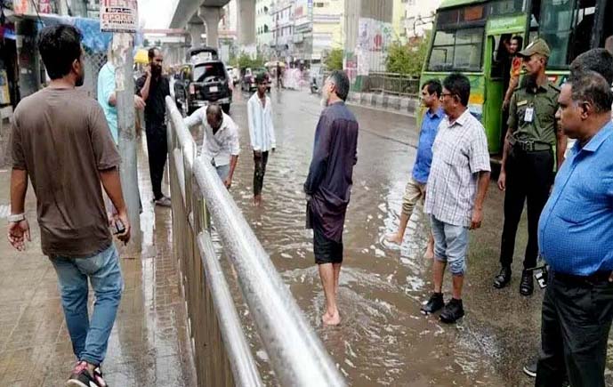 বৃষ্টির পানিতে নাকাল মিরপুর: পরিস্থিতি দেখতে সরেজমিনে ডিএনসিসি প্রশাসক