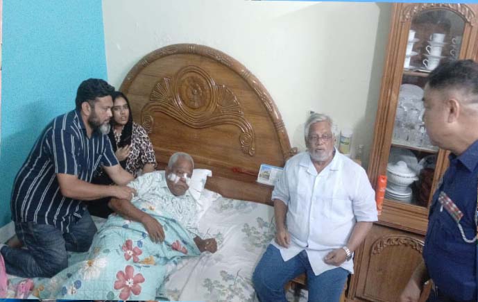 কেরানীগঞ্জে পূজামণ্ডপে সংঘর্ষে আহতদের দেখতে গেলেন আমান উল্লাহ আমান 