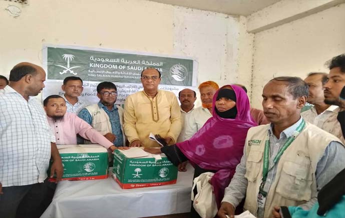 মাতামুহুরির পশ্চিম বড় ভেওলা ইউনিয়নে ৫১৫ বন্যাকবলিত পরিবারকে খাদ্য সহায়তা দিল আইএসডিই বাংলাদেশ