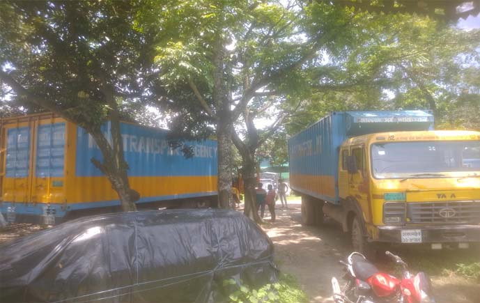  তারাকান্দায় ৫৪ লাখ টাকার ভারতীয় কম্বলসহ গ্রেপ্তার ৩
