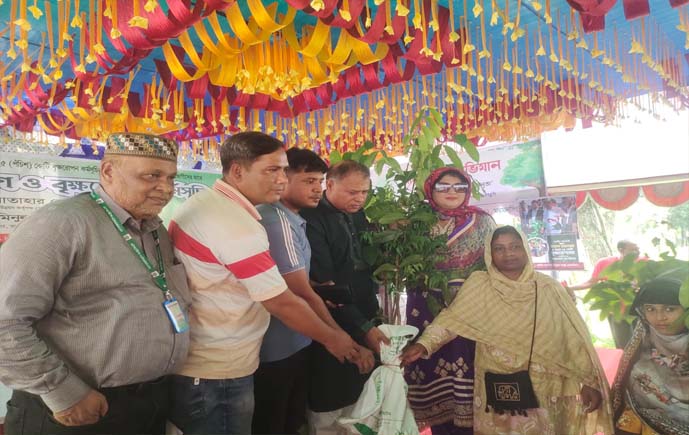 সবুজ ও বাসযোগ্য বাংলাদেশ গড়তে ২৫ কোটি গাছ রোপণের উদ্যোগ - মোতাহার হোসেন তালুকদার