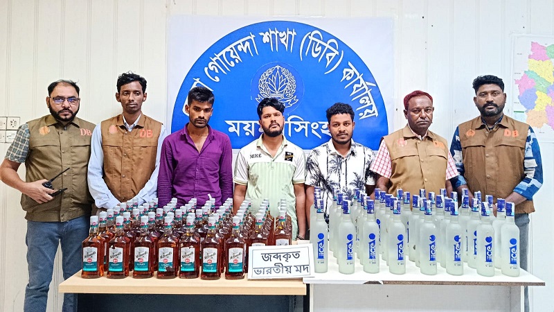 ডিবি পুলিশের অভিযানে ১০০ বোতল ভারতীয় মদসহ ৩ মাদক ব্যবসায়ী গ্রেফতার